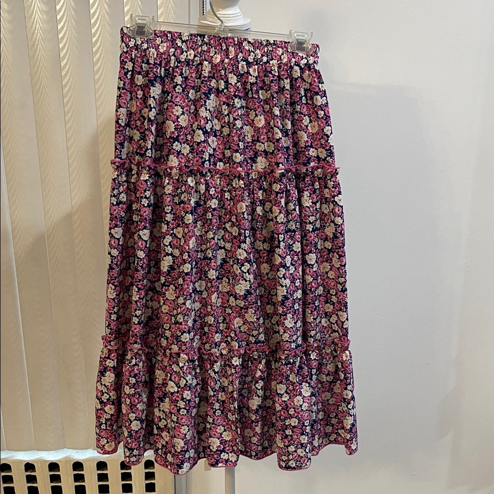 NWOT Floral Print Women's Skirt Size small
